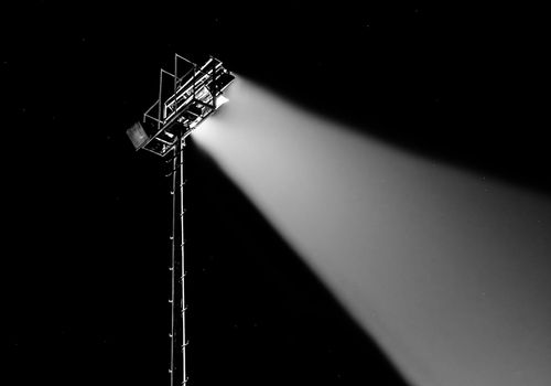 Focused light beams for concentration